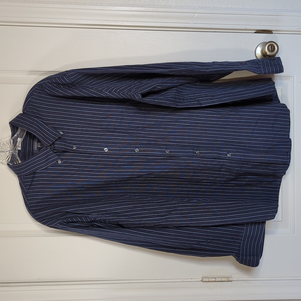 Van Heusen XL 17-17.5 EUC